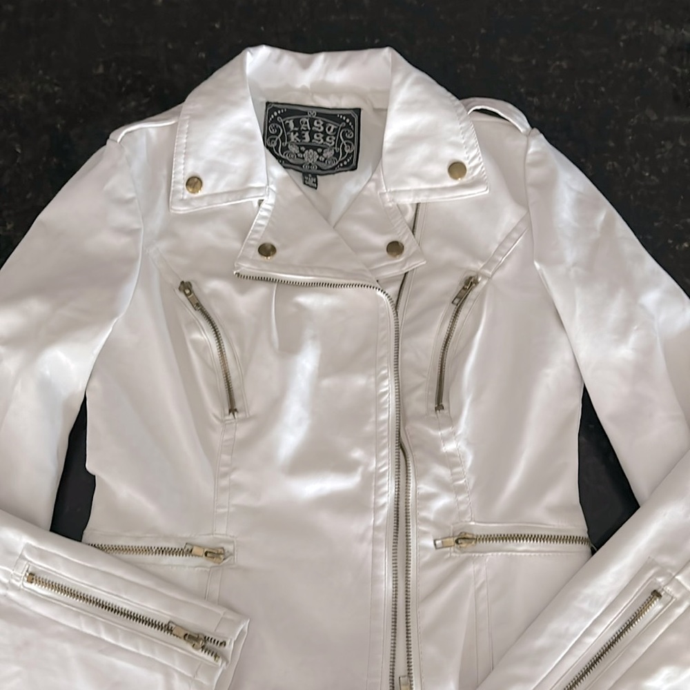 Last Kiss zippered accent polyurethane white jacket Small